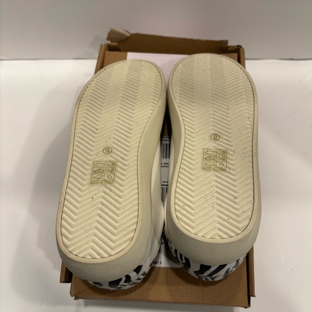 Journee Collection Women's Tru Comfort Foam Erica Sneakers - Picture 5 of 7